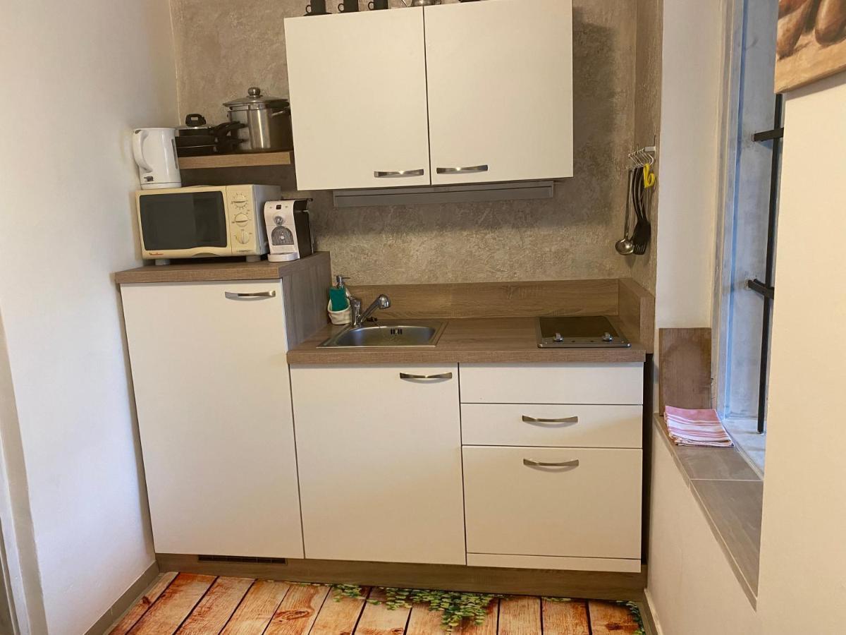Apartament Let Me In