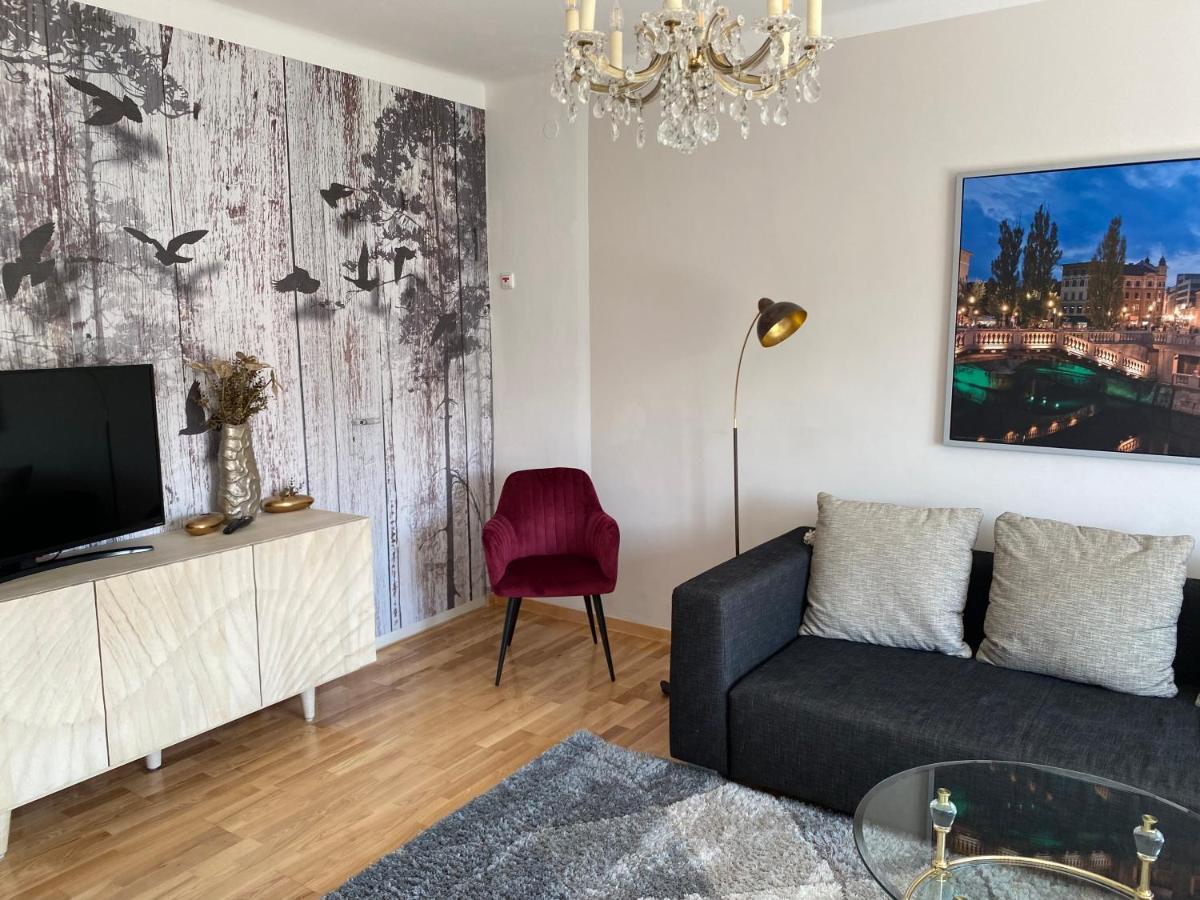 Apartament Let Me In *