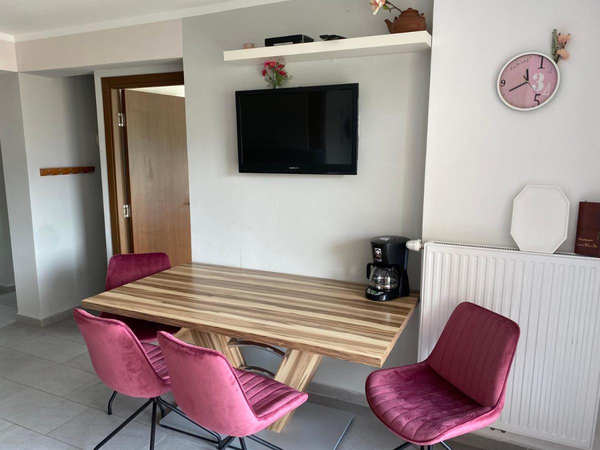 Apartament Let Me In *