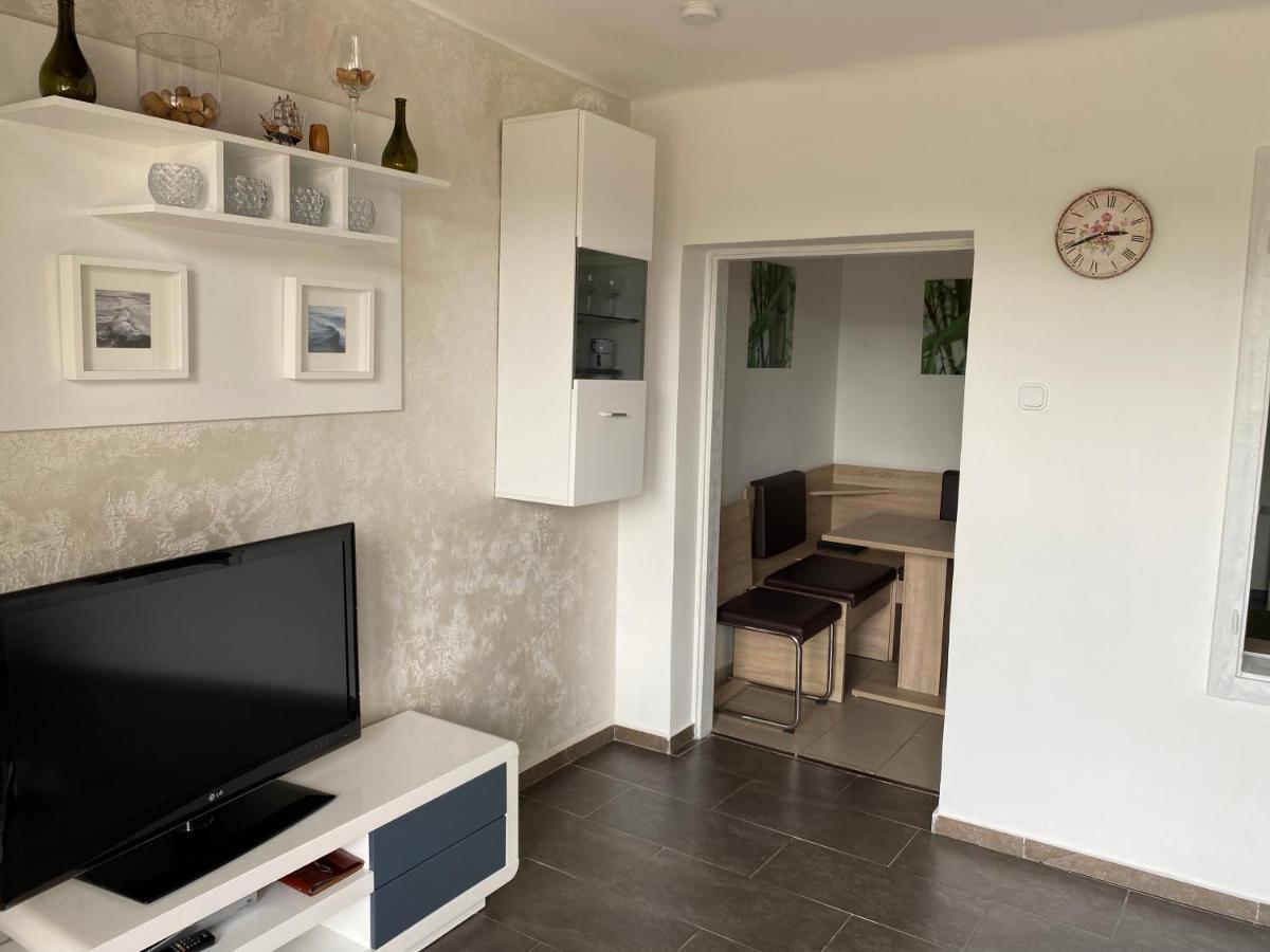 Apartament Let Me In *