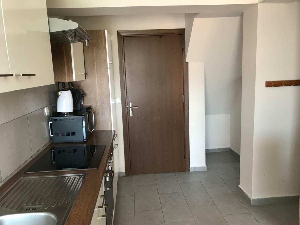 Apartament Let Me In